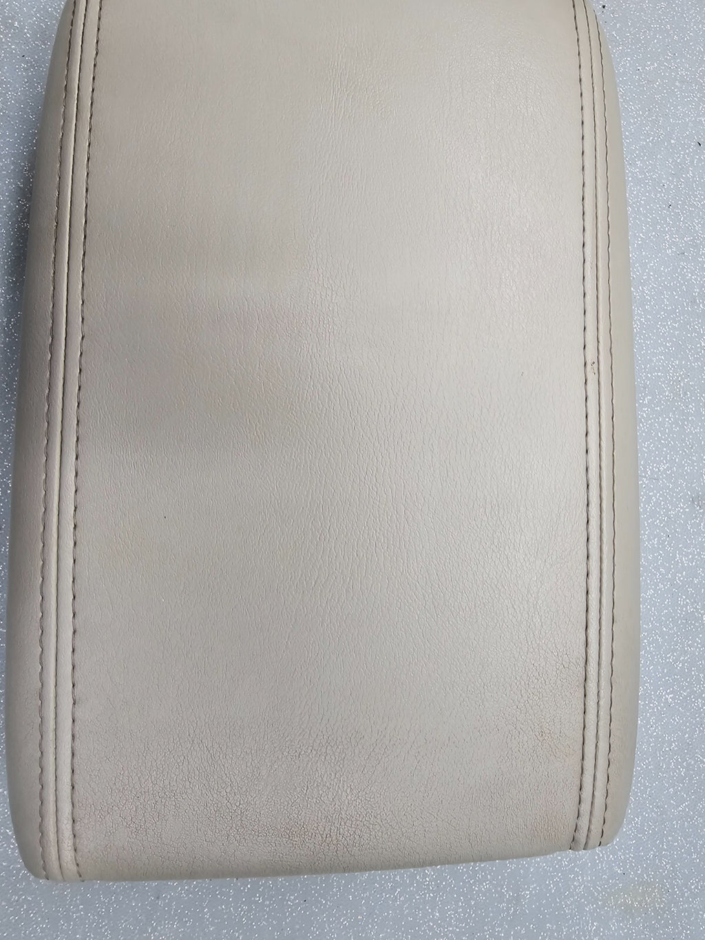 07-17 TRAVERSE ACADIA Outlook Enclave Leather Armrest Center Console Lid LT TAN