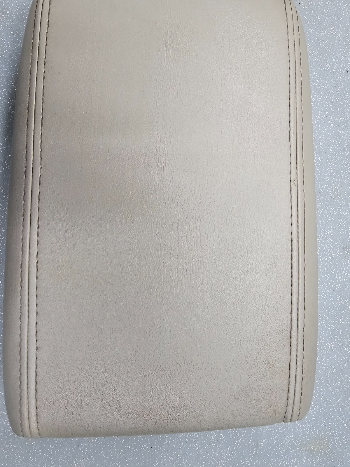 07-17 TRAVERSE ACADIA Outlook Enclave Leather Armrest Center Console Lid LT TAN