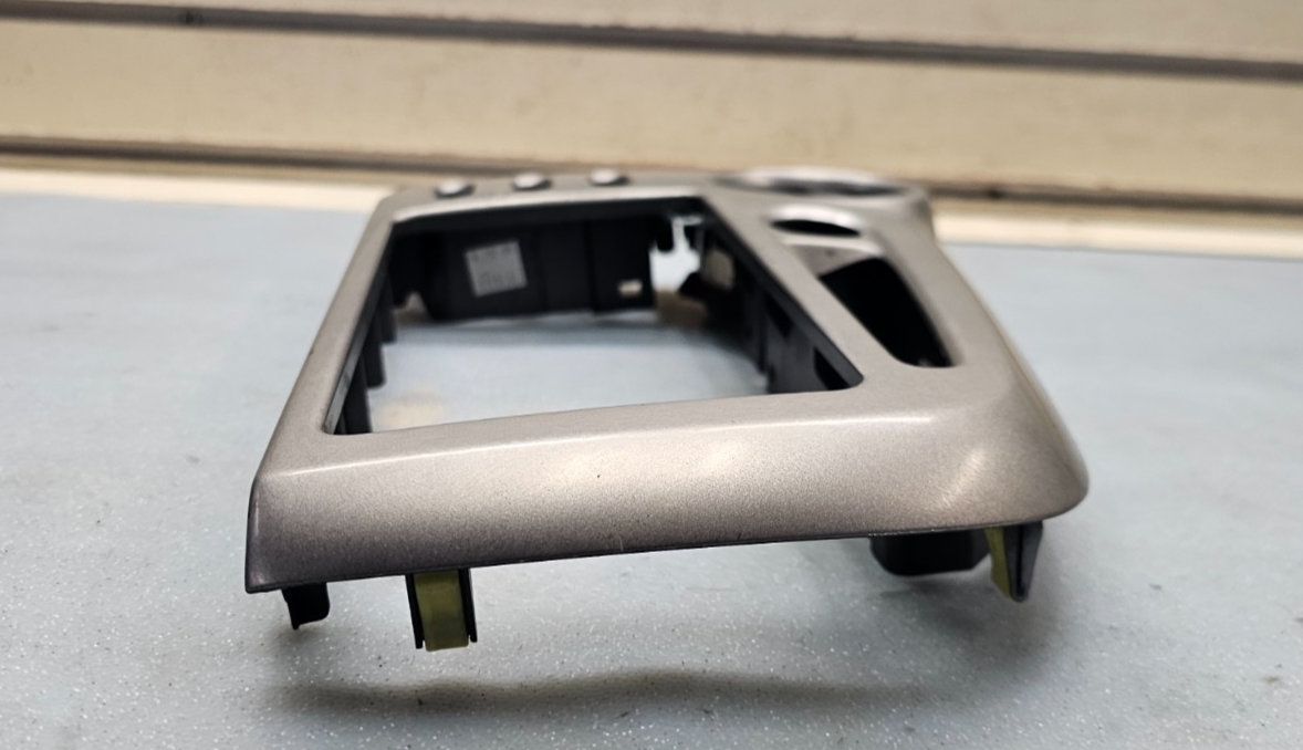 🔥2003-2008 Toyota MATRIX / Pontiac VIBE Center Dash Radio Bezel Trim Silver B26