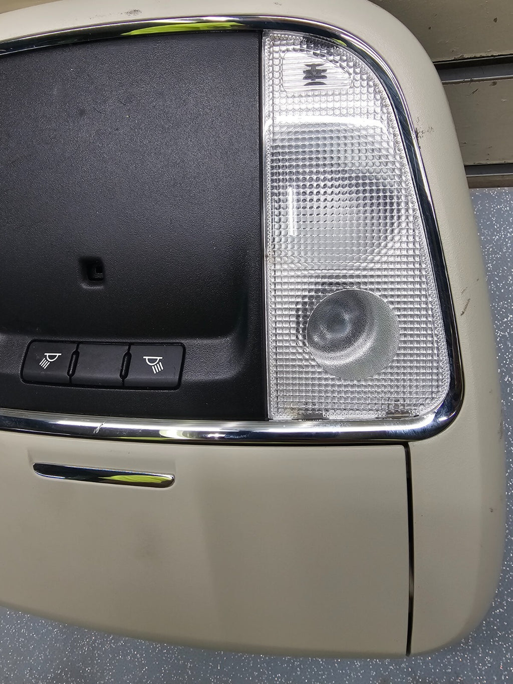 14-20 DODGE DURANGO CENTER OVERHEAD CONSOLE ROOF DOME LIGHT STORAGE LT TAN/BLACK