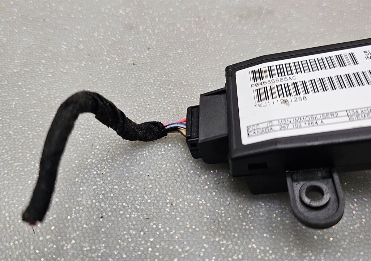 99-04Grand Cherokee 01-03Caravan Ignition Switch Immobilizer Module Control Unit
