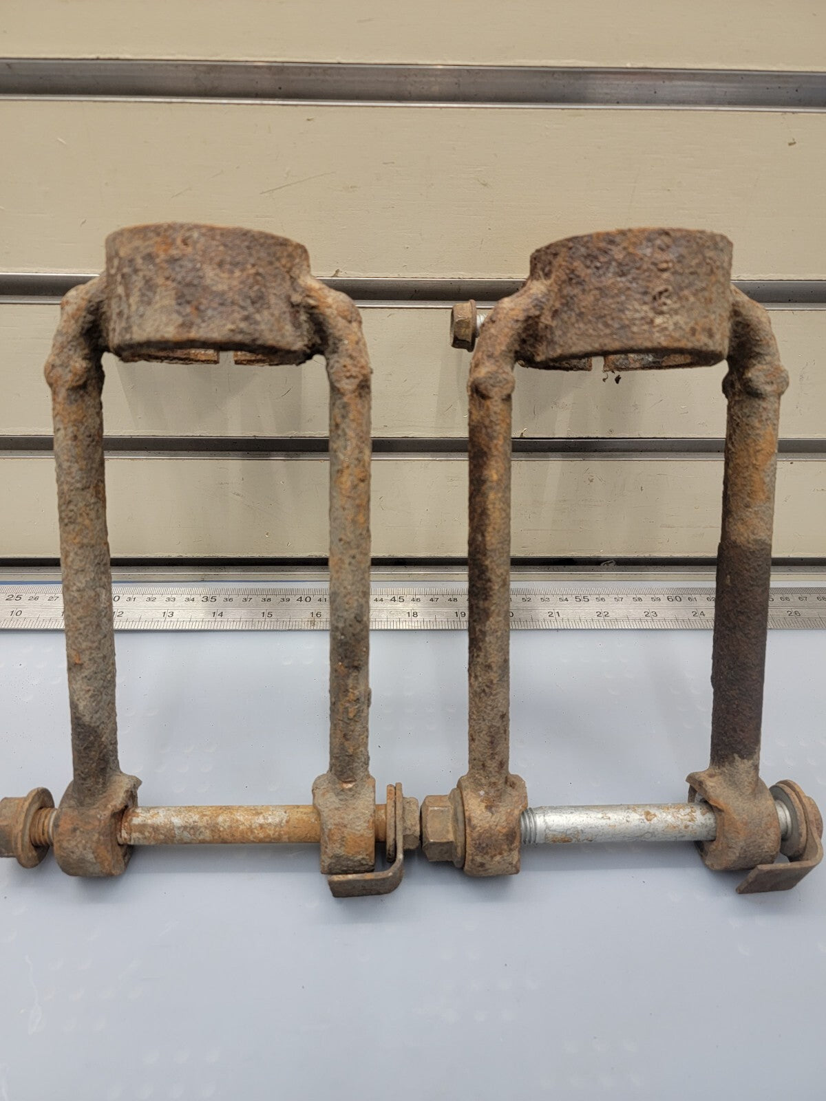 05-10 Jeep GrandCherokee Commander LH RH Set Pair Clevis Strut Fork OEM/JC