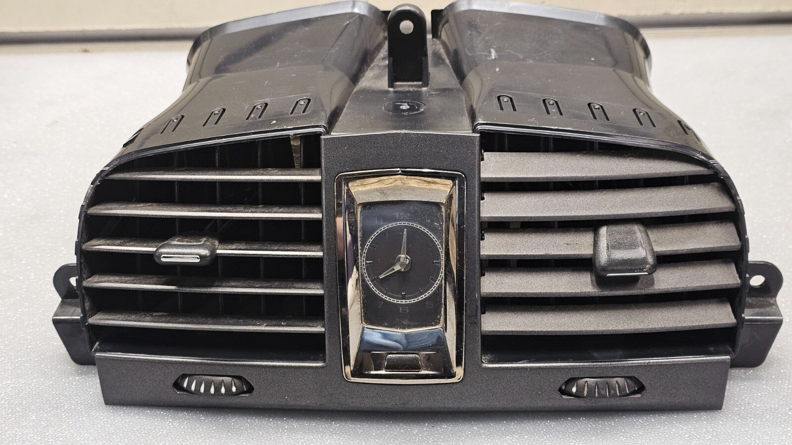 🔥 07-09 Cadillac SRX Front Center Dash Clock Air Vent Heater Conditioning Black