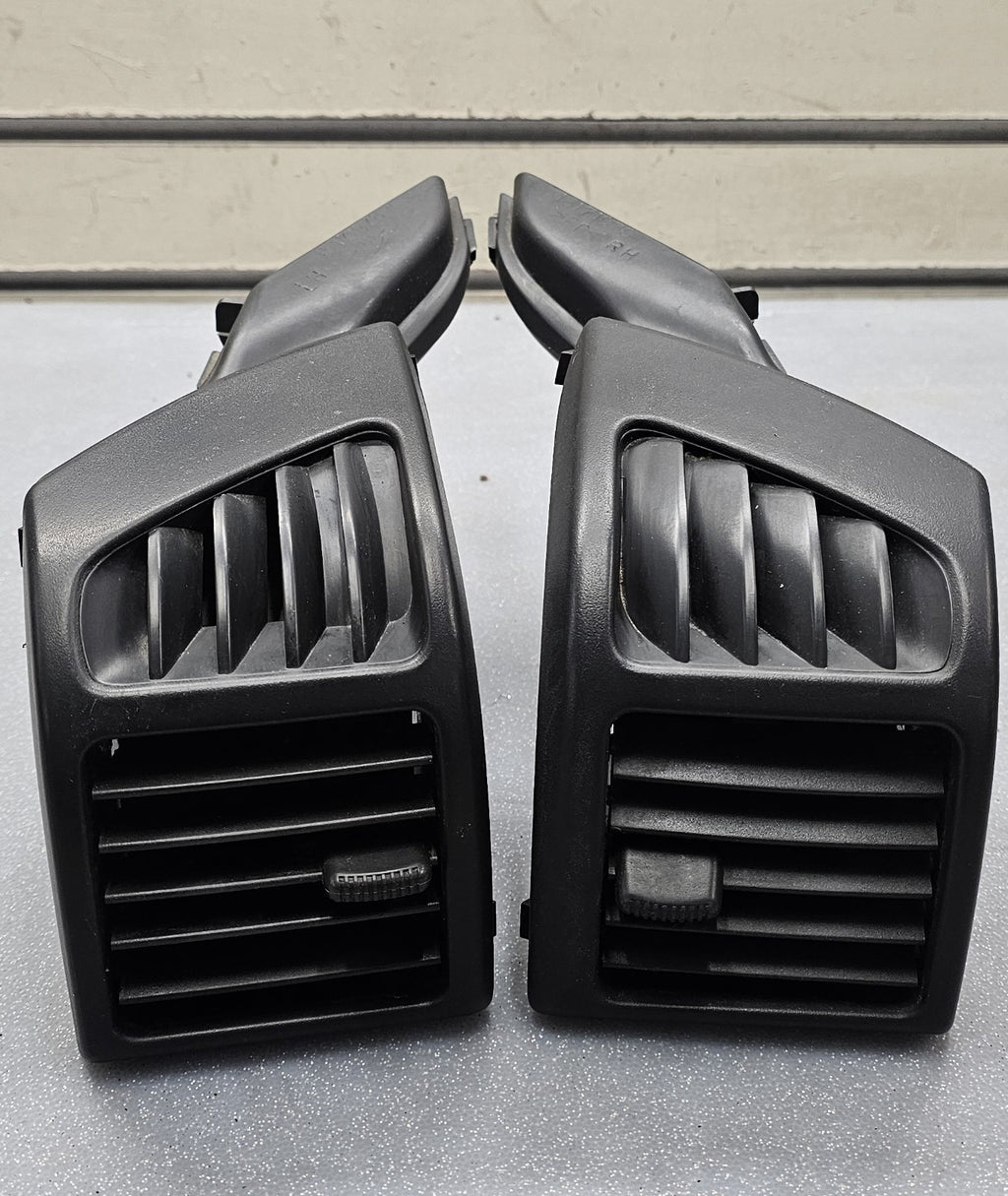 🔥2004-2012 Chevy Colorado GMC Canyon Dash Outer Air Vent RIGHT HAND  gray