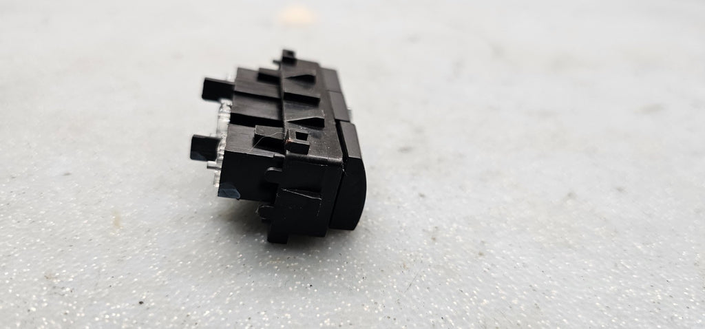 🔥06-09 Suzuki XL-7 Center Traction Information Display Locking Lock Switch