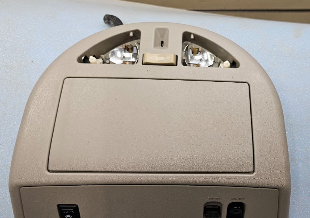🔥04-12 ARMADA TITAN QX56 Overhead Console Dome Light Lamp Sun Roof Storage Tan