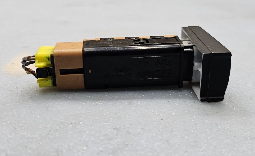 🔥09-12 HYUNDAI SANTA FE Rear Window Heating Heated Switch Button Assembly OEM