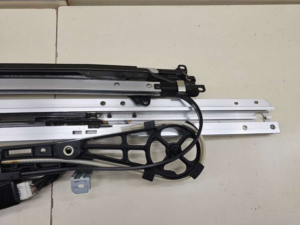 🔥2005-2010 Scion TC Sunroof Transmission Motor Track Assembly OEM