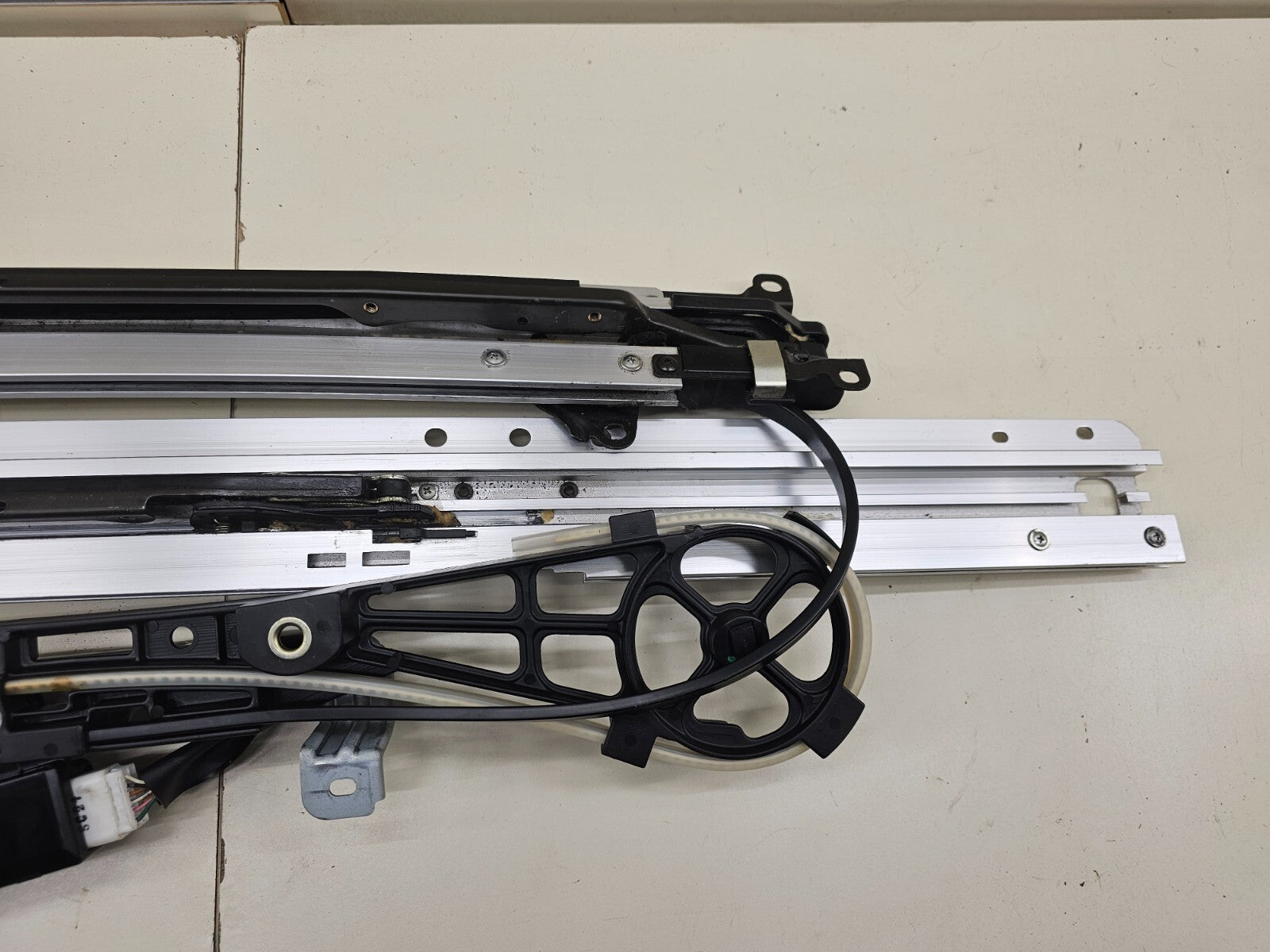 🔥2005-2010 Scion TC Sunroof Transmission Motor Track Assembly OEM