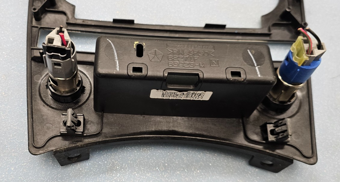 🔥05-06 JEEP GRAND CHEROKEE DASH PANEL RADIO SURROUND TRIM BEZEL SILVER B70
