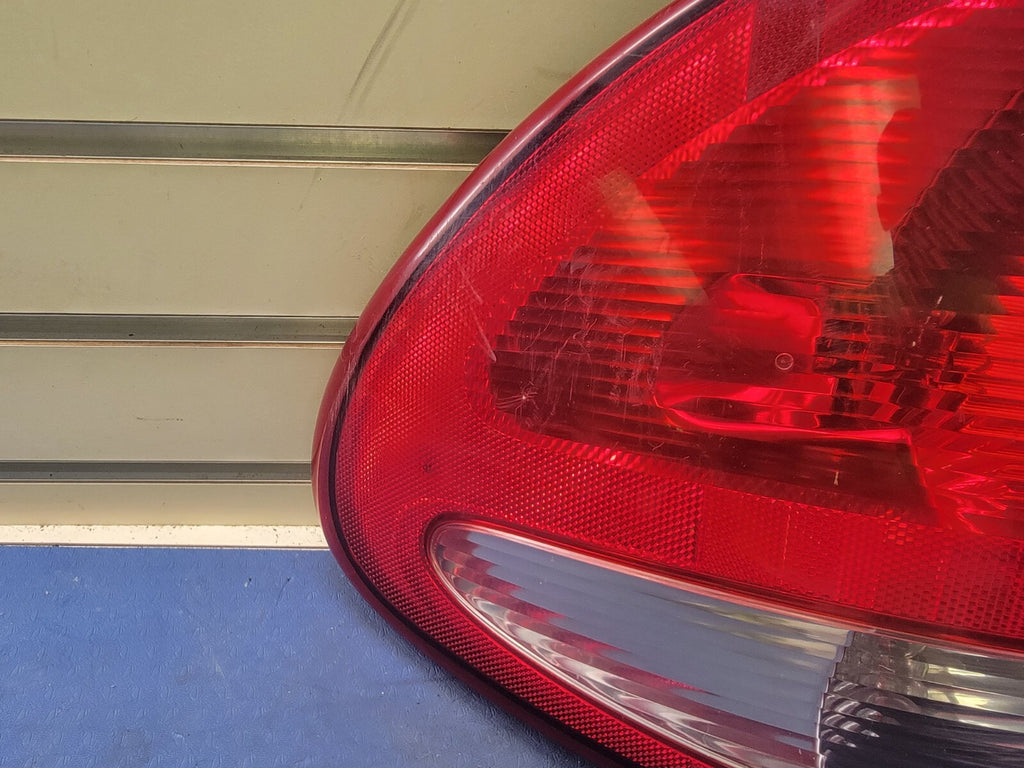 🔥04-07 chrysler Town Country Dodge Grand Caravan Passenger Tail light Assembly