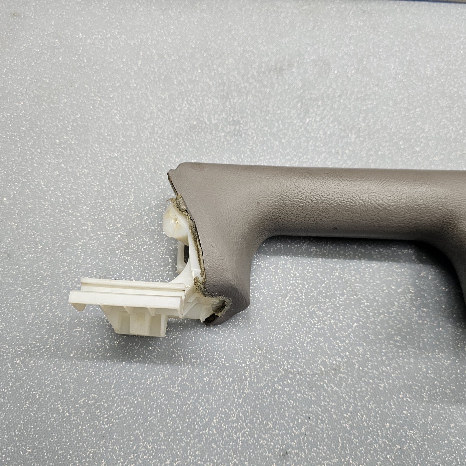🔥03-06 Silverado SIERRA TAHOE Door Panel ARMREST Front RIGHT Handle LT GRAY H2