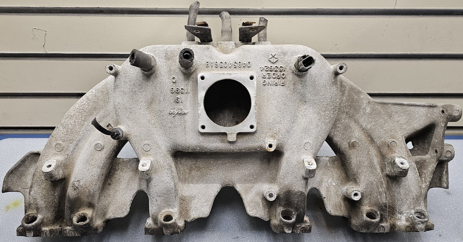 91-06 Jeep Cherokee Wrangler TJ 4.0 High Output Plenum Bare Intake Manifold OEM