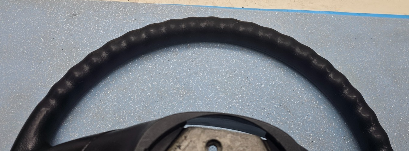 🔥03-06 SILVERADO SIERRA YUKON TAHOE SUBURBAN STEERING WHEEL LEATHER BLACK