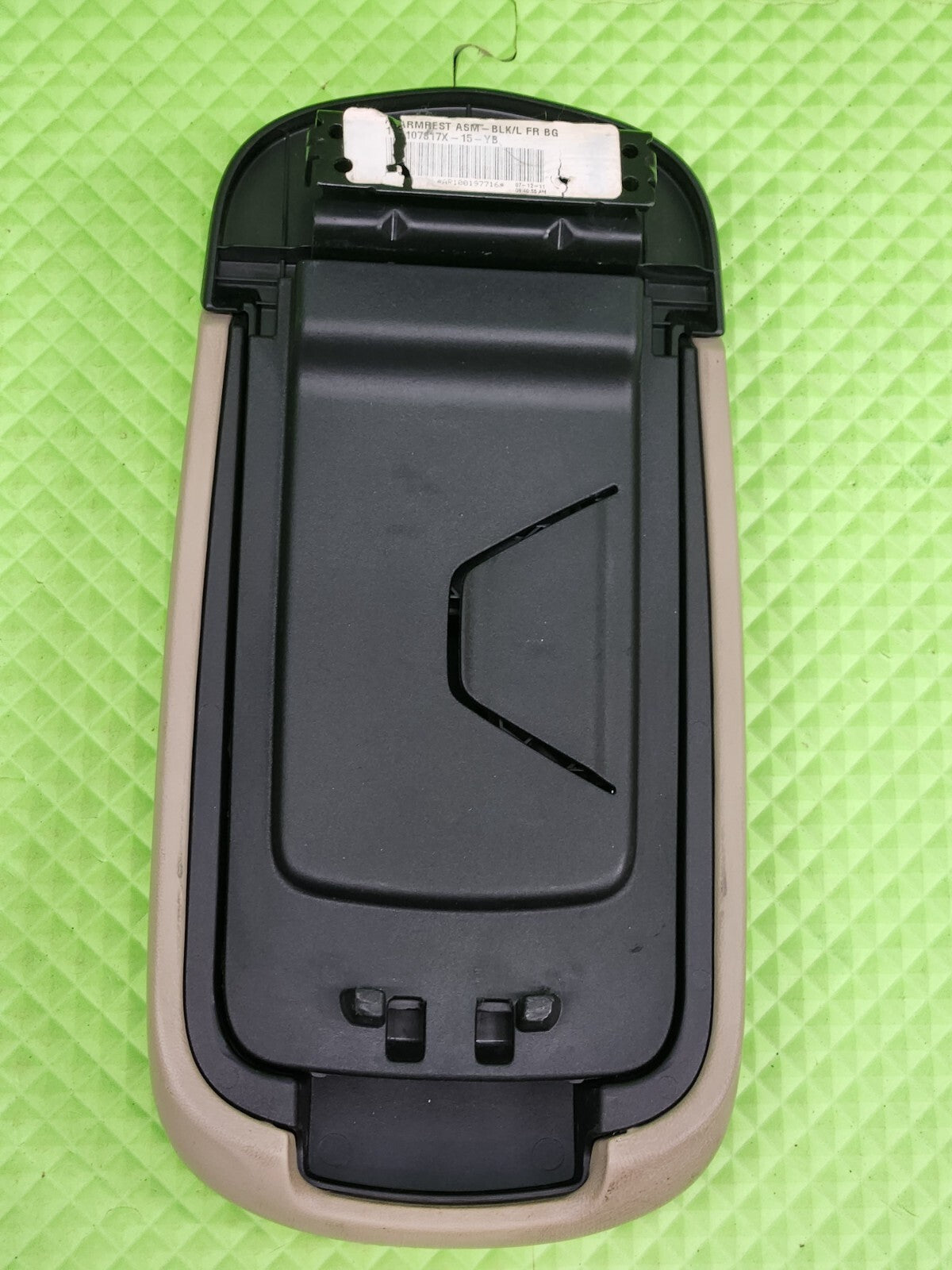 🔥2011-2014 CHRYSLER 200 DODGE AVENGER CENTER CONSOLE LID ARM REST TAN