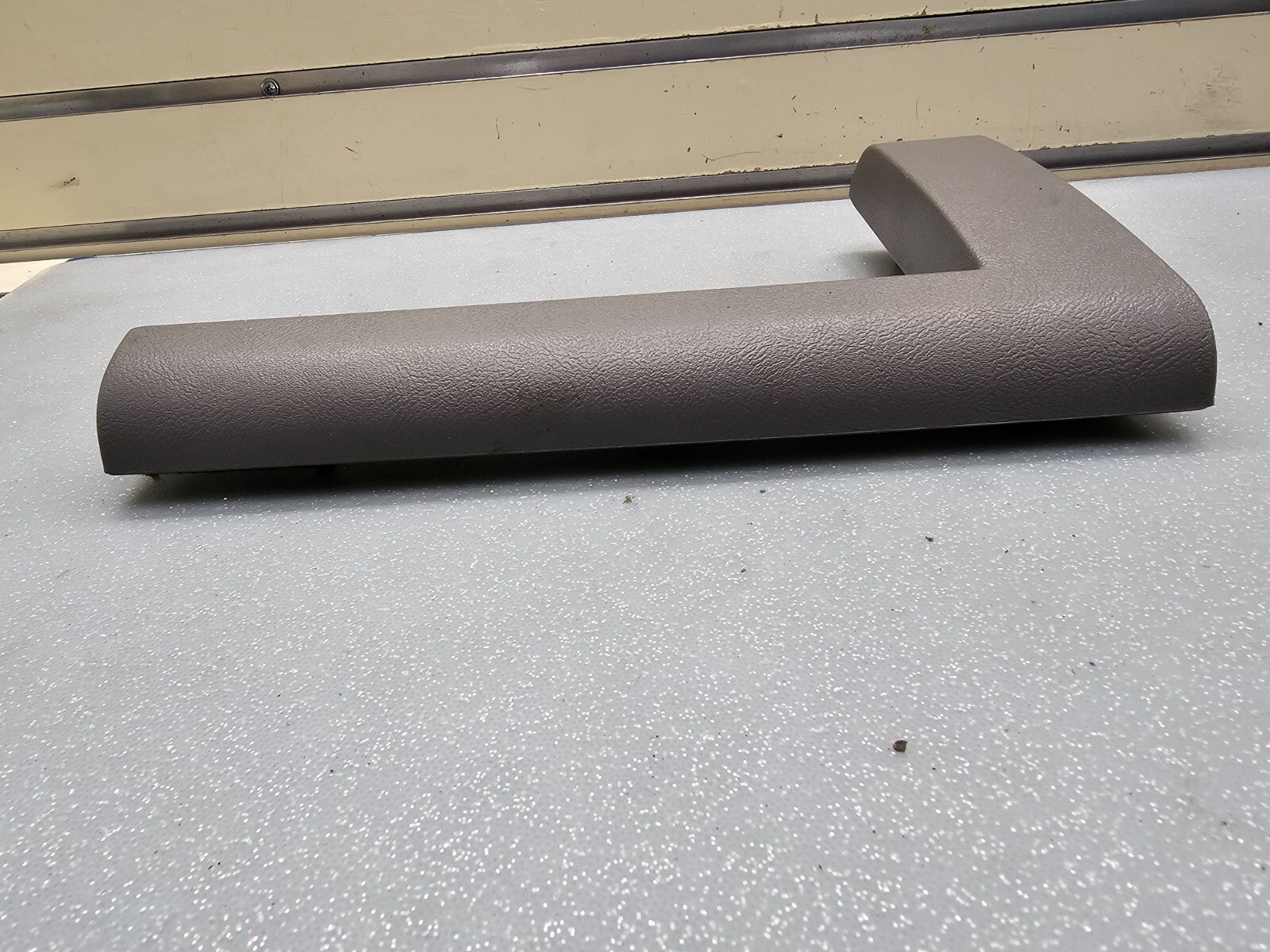 🔥88-94 Chevy Silverado GMC Sierra Lower Dash Trim Piece w/ Vent OEM Gray READ
