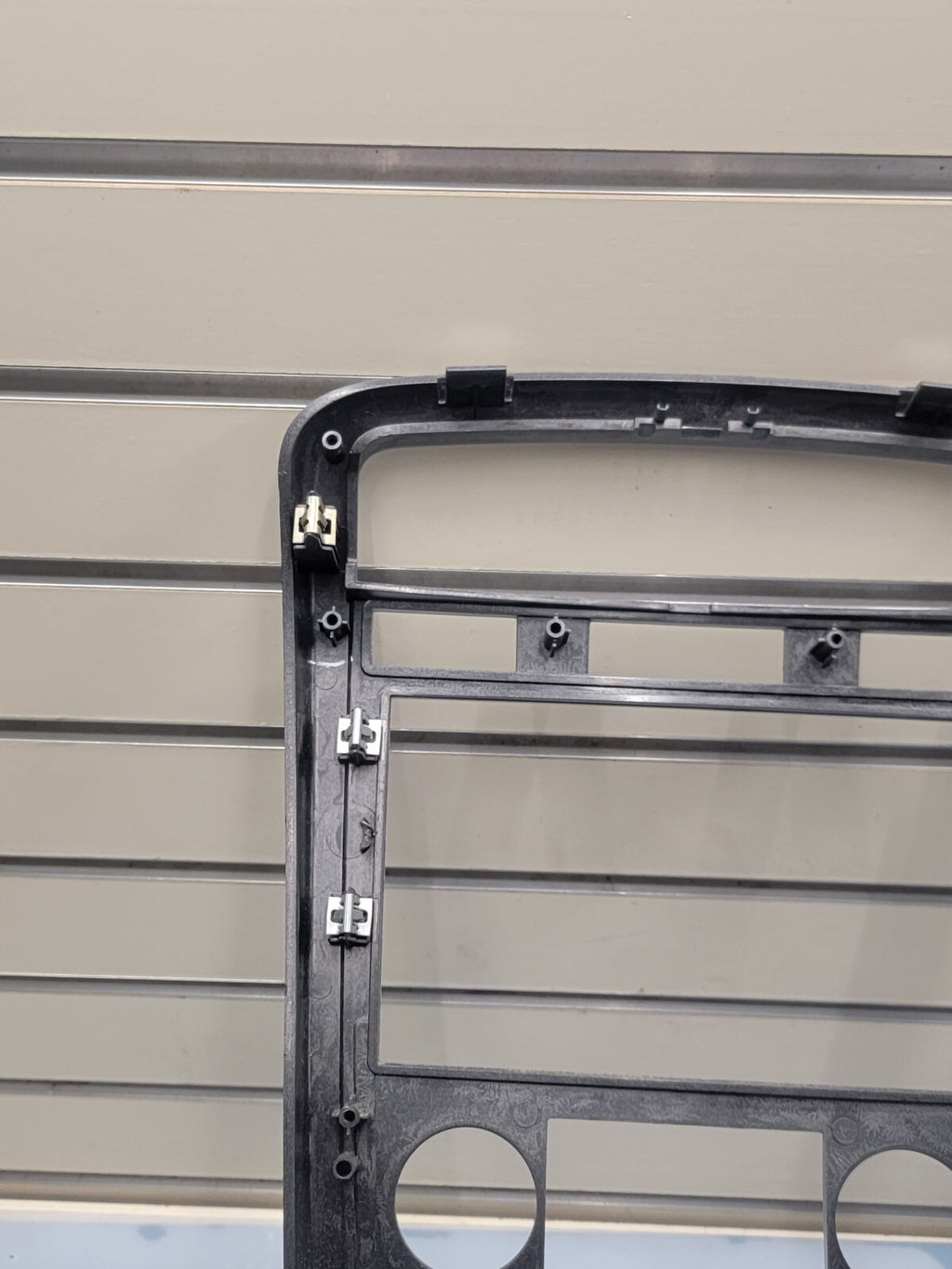 07-09 Chevrolet Equinox Center Dash Radio Climate Bezel Surround Trim silver
