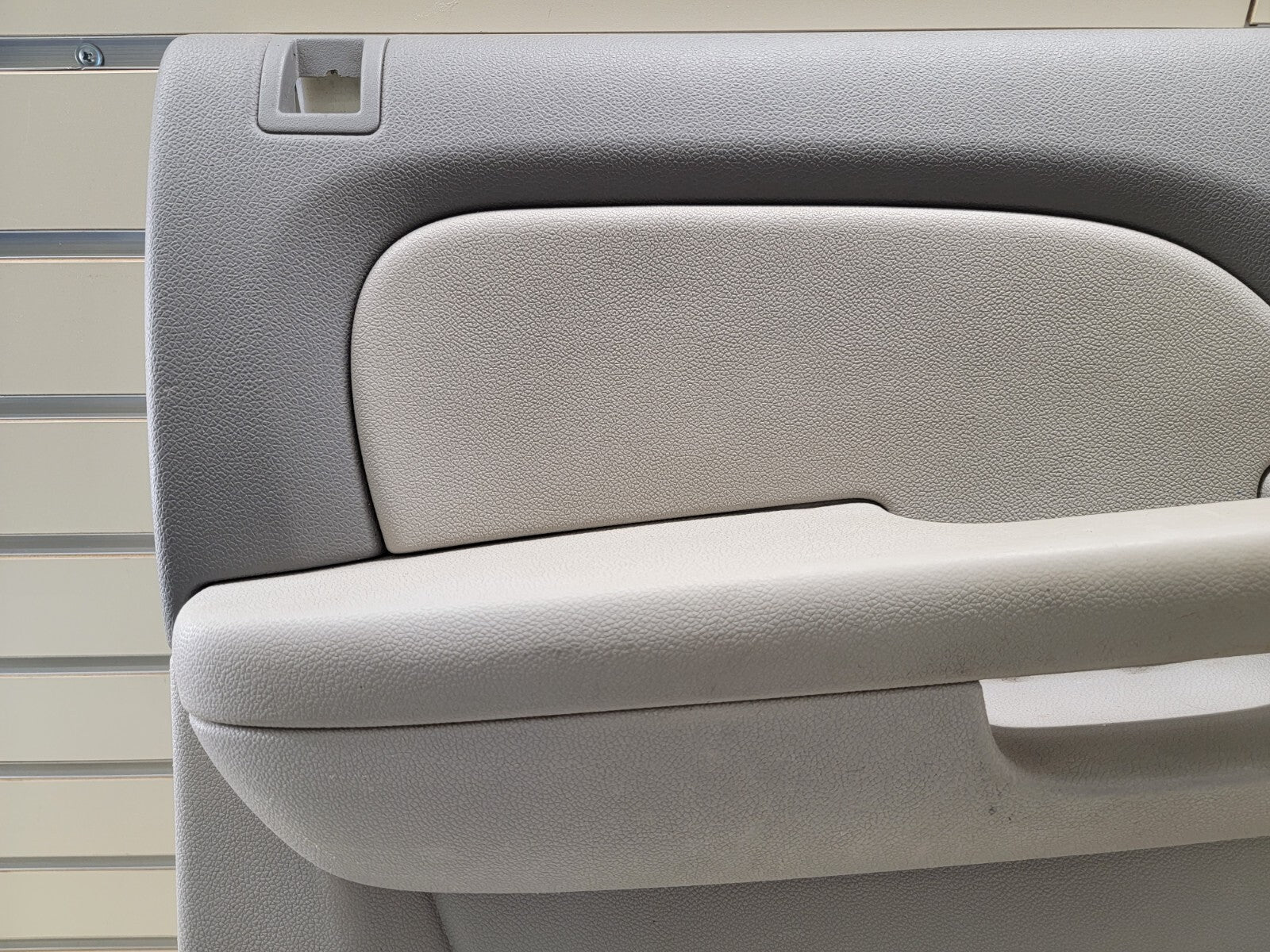 🔥07-13 CHEVY SILVERADO 1500 rear LEFT INTERIOR DOOR TRIM PANEL GRAY