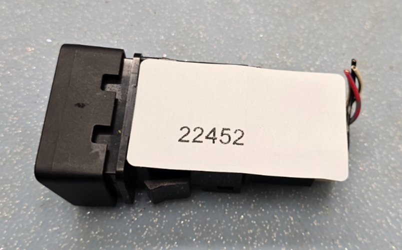 04-15 Armada Titan Hazard Emergency Warning Light Button Control Switch Assembly