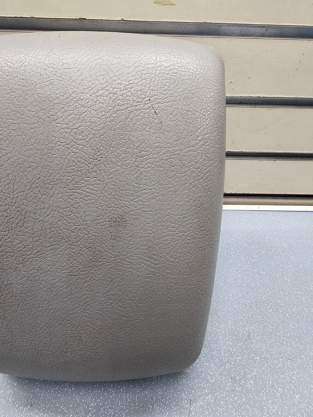 🔥04-09 Sorento Center Console Leather Armrest Lid Top Pad Storage Assembly Gray