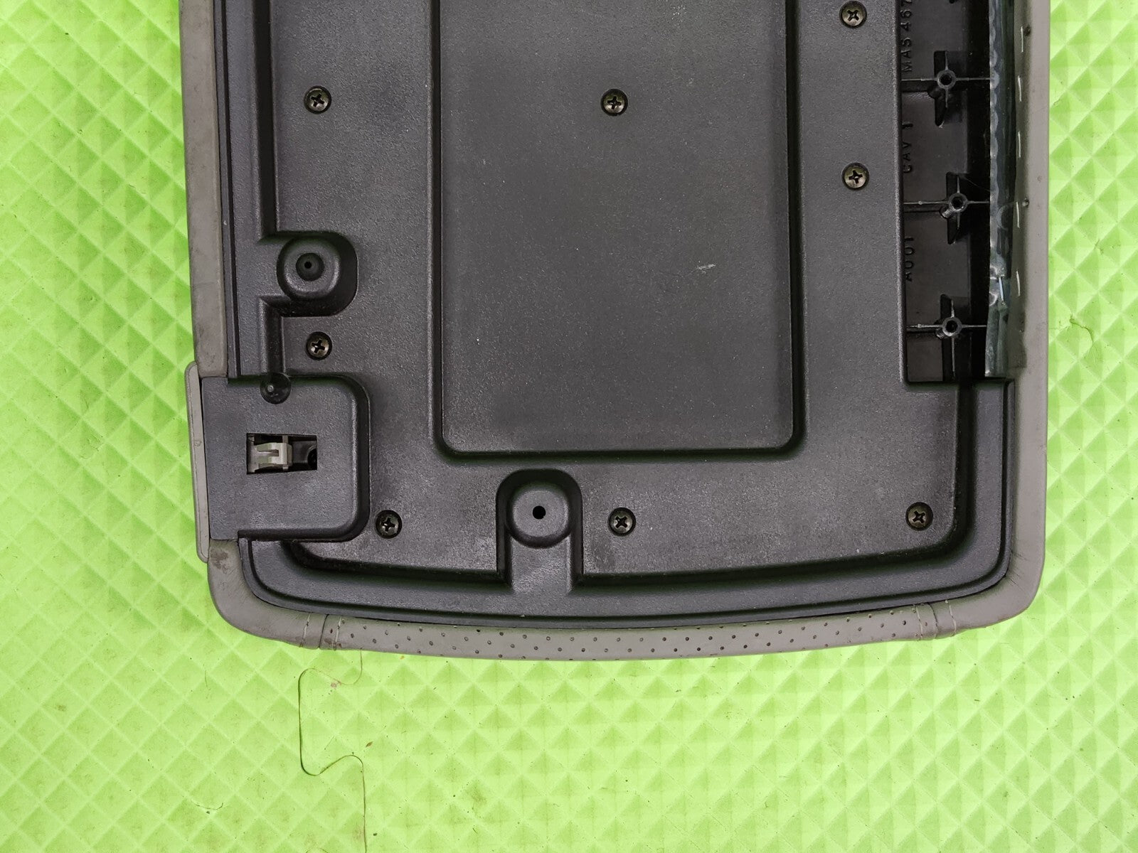 🔥02-06 Cadillac ESCALADE YUKON Center Console Armrest Storage LEATHER GRAY