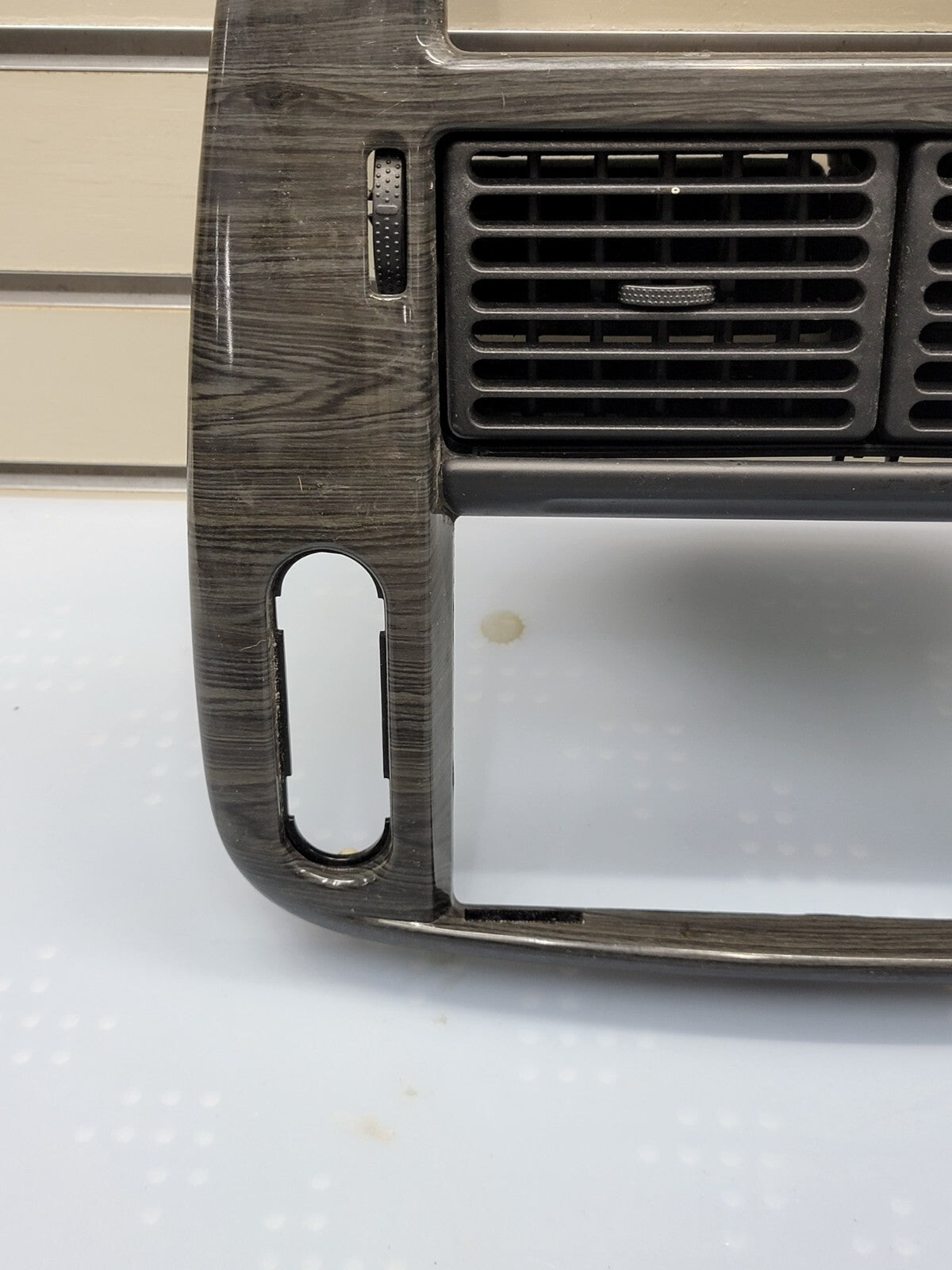 02-05 FORD EXPLORER RADIO AUDIO CLIMATE TEMPERATURE CONTROL BEZEL TRIM GRAY