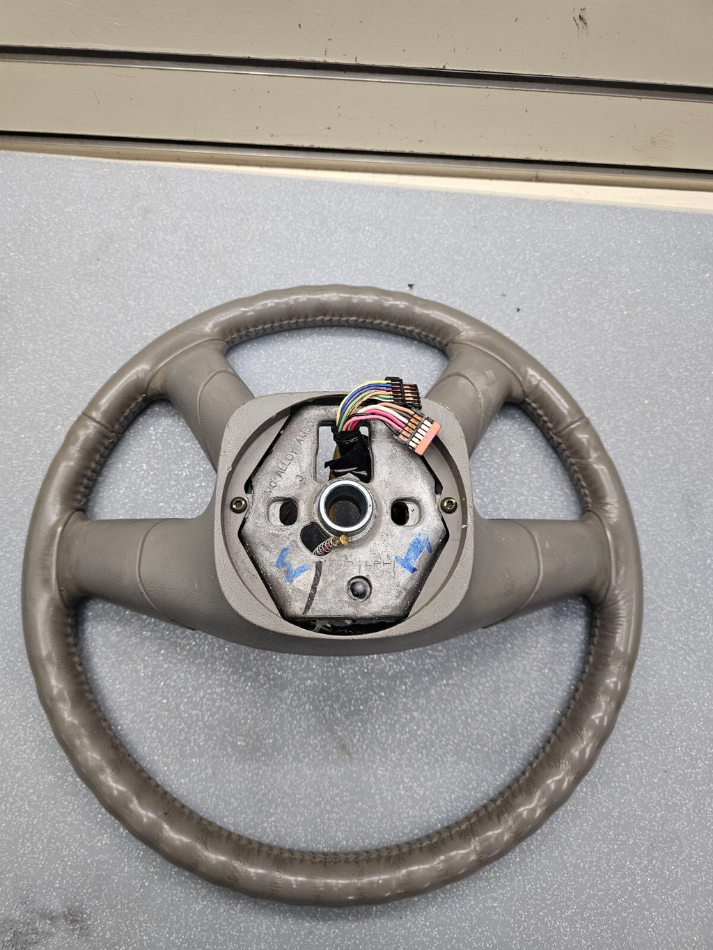 03-06 Chevy Tahoe Suburban GMC Yukon CADILLAC Escalade Steering Wheel Column TAN
