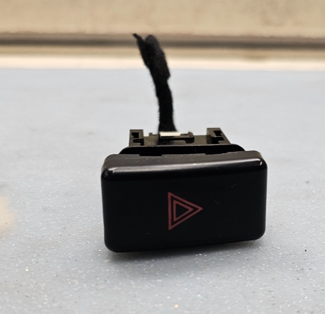 🔥04-09 Mazda3 Mazda 3 Hazard Warning Switch Emergency Flasher Light Assembly
