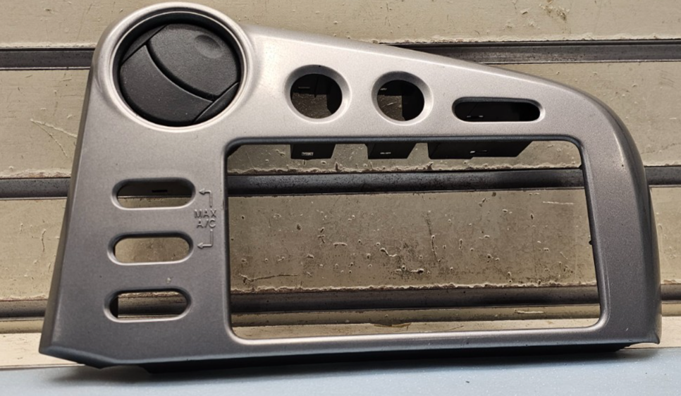 🔥2003-2008 Toyota MATRIX / Pontiac VIBE Center Dash Radio Bezel Trim Silver B26