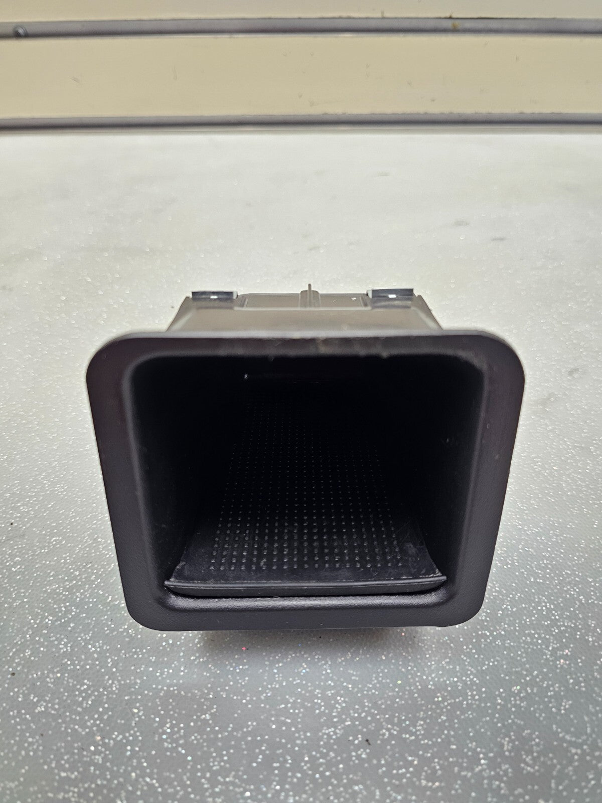 99-06 Silverado Sierra Front Dash Instrument Panel Cubby Bin Storage Compartment