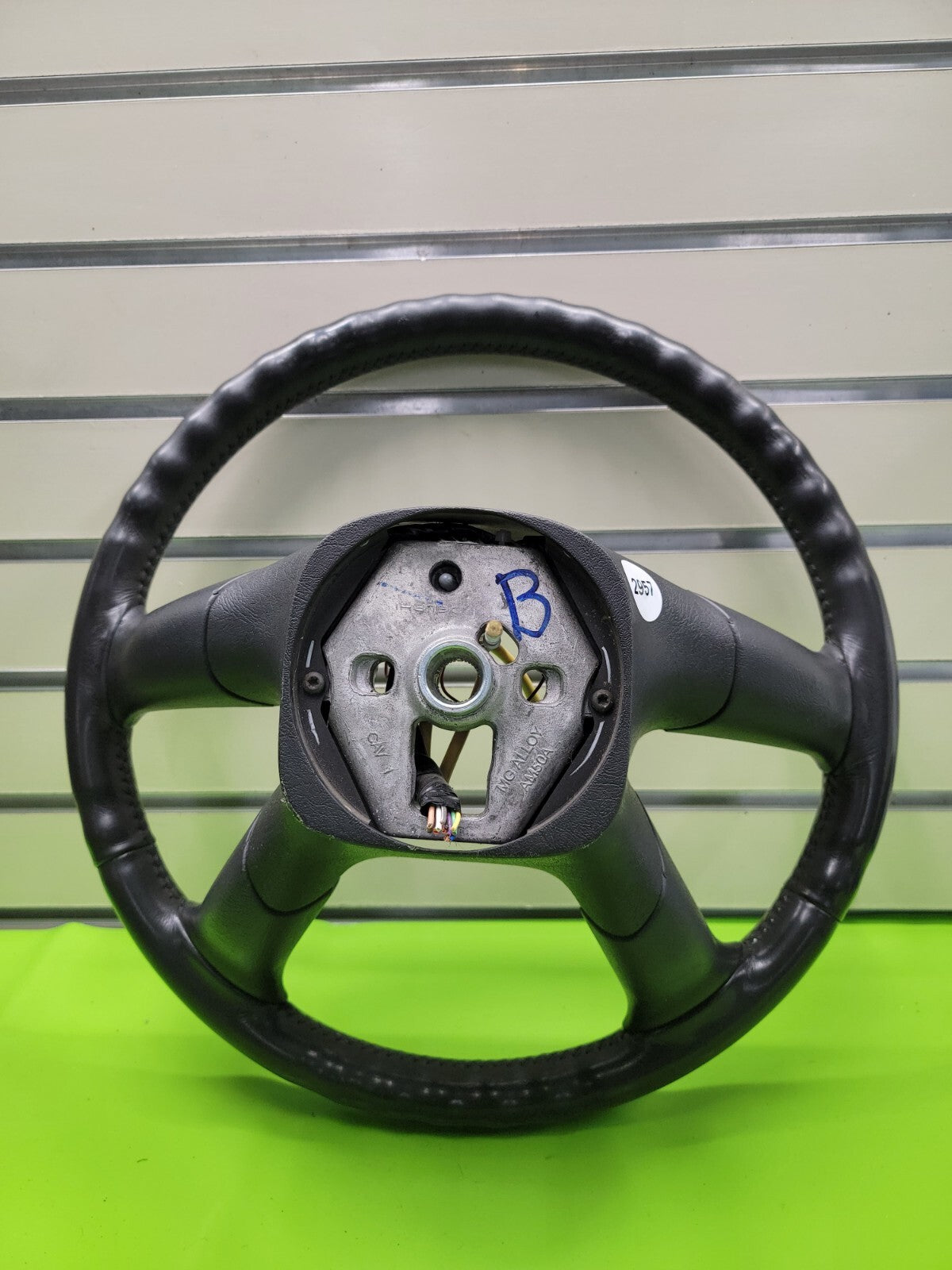 🔥03-06 SILVERADO SIERRA YUKON TAHOE SUBURBAN STEERING WHEEL LEATHER BLACK