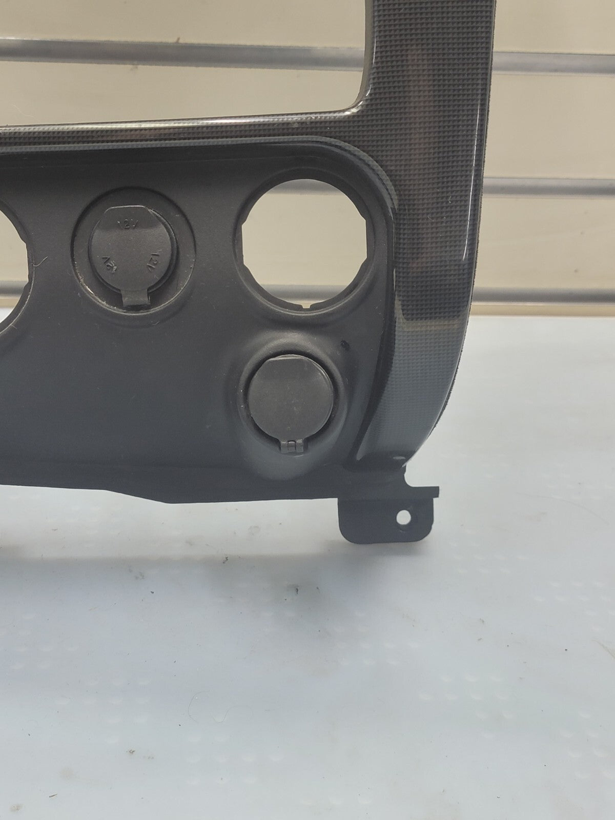 03-08 GMC ENVOY XL FRONT RADIO DASH VENT BEZEL CLIMATE CONTROL carbon fiber B45