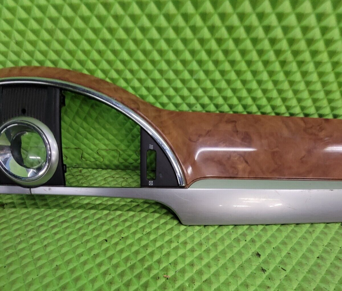 🔥08-12 BUICK ENCLAVE Center Dash Clock Instrument Panel Trim Woodgrain Silver