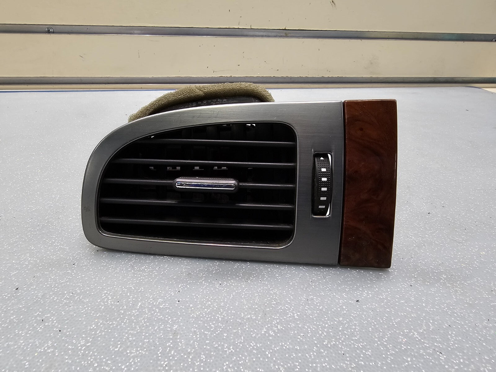 🔥2007 - 2014 Chevrolet Tahoe Front Left Driver Dashboard Air Vent OEM