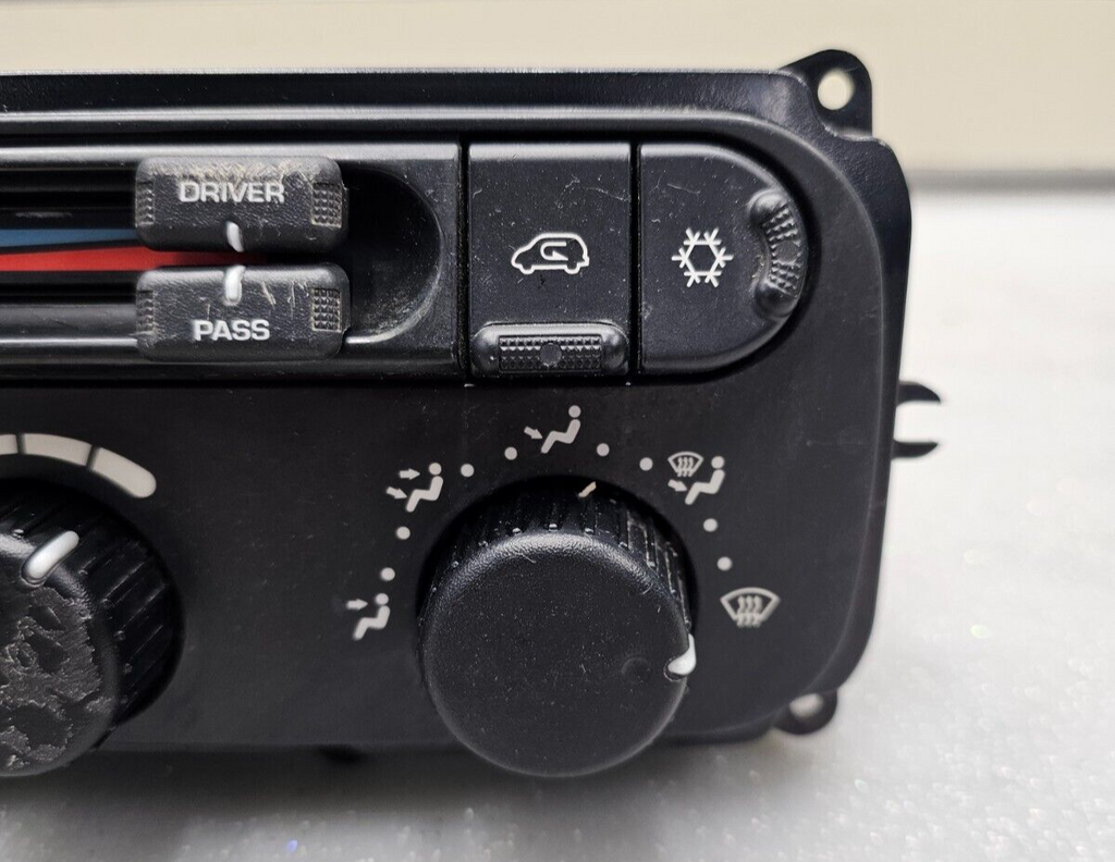 04-07 Dodge Caravan Town Country Dash AC Climate Temperature Heater Control OEM