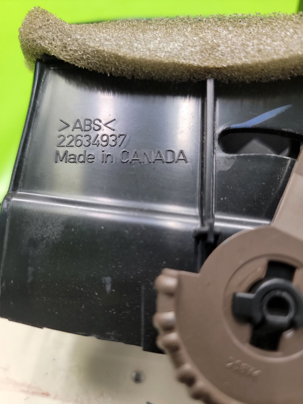 🔥2004-2008 Chevy Malibu Center Dash Vent Tan  OEM
