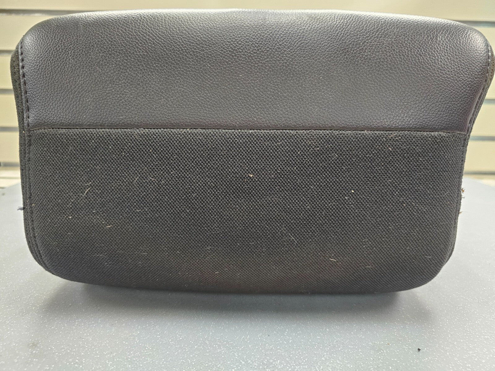 07-13 SILVERADO SIERRA Center Console JUMP SEAT ARM REST Leather/Cloth Black JS5