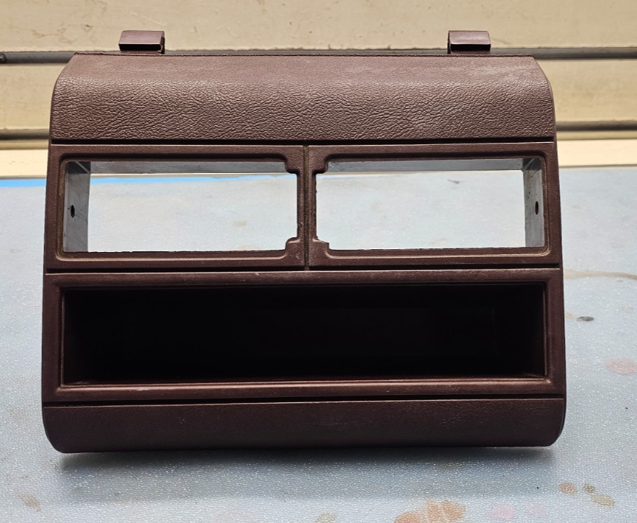 🔥88-94 Chevy GMC Yukon C/K Blazer Dash FM Radio Strereo bezel Panel Maroon red