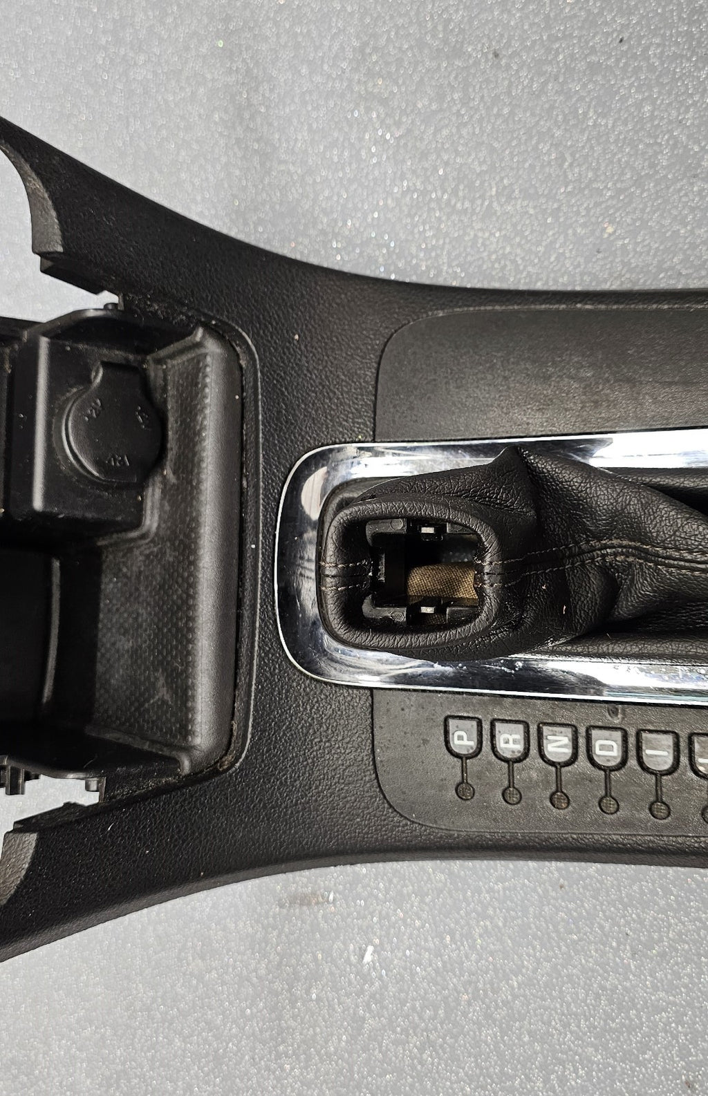 🔥08-12 MALIBU AUTOMATIC TRANSMISSION FLOOR GEAR LEVER SHIFTER TRIM BEZEL Black