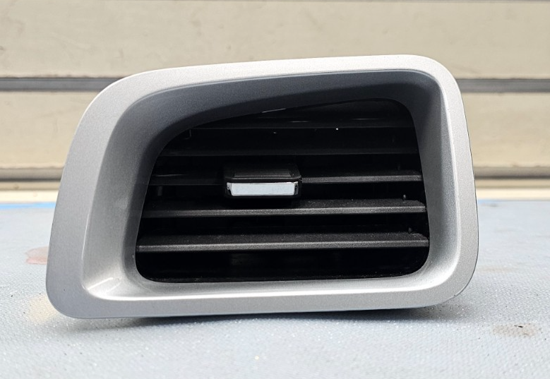 🔥10-17 Equinox Dash Left Driver HVAC AC A/C Outer Air Vent Heater SILVER VT31