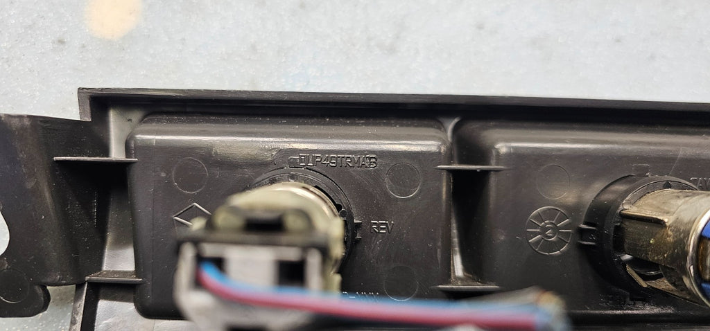 🔥2004-2008 CHRYSLER PACIFICA CENTER DASH POWER OUTLETS OEM