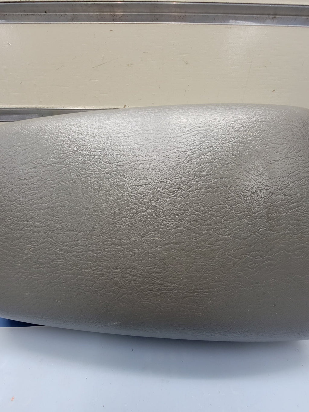 🔥2002-2007 Jeep Liberty Center Console Arm Rest Lid Gray OEM
