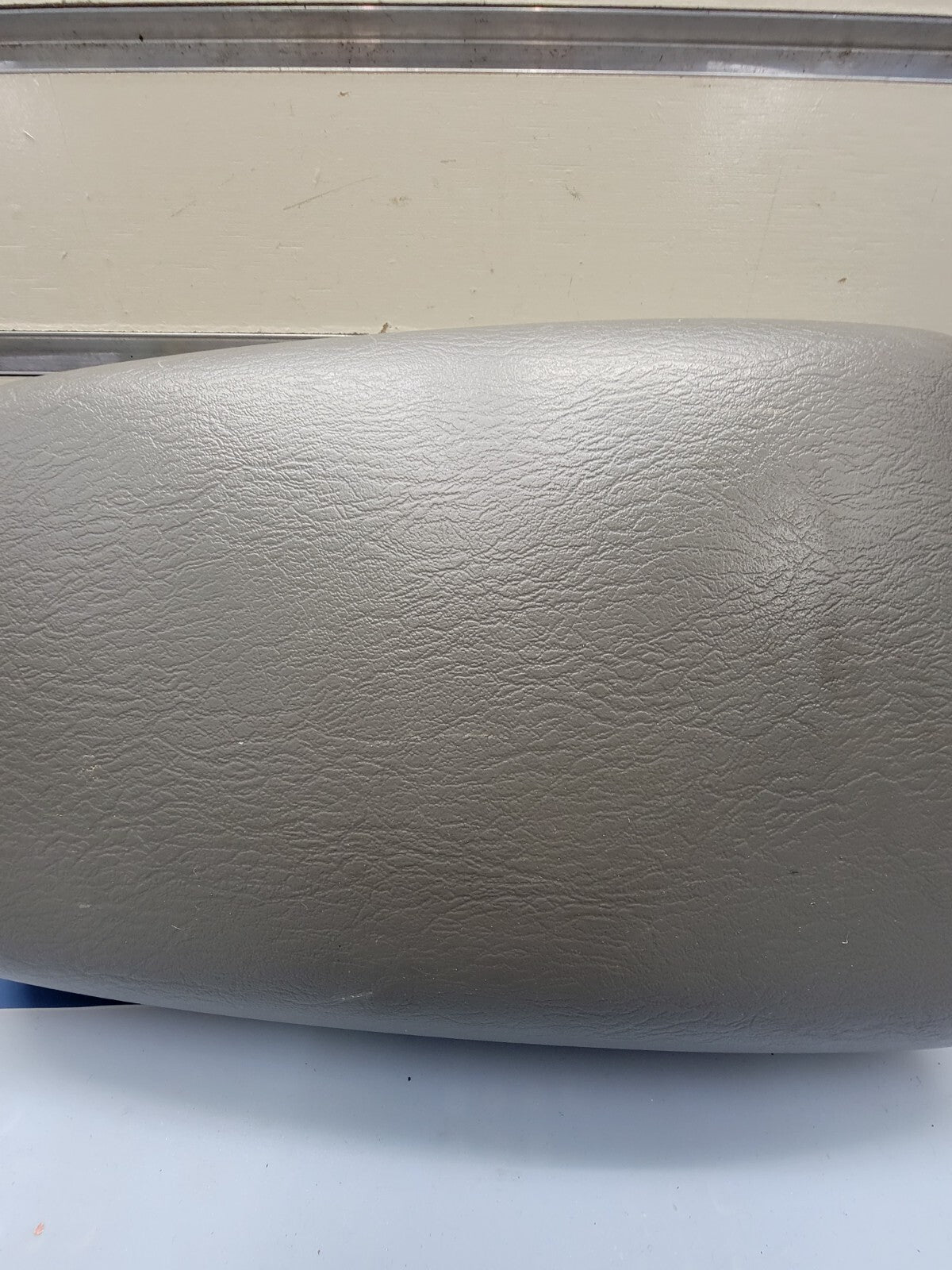 🔥2002-2007 Jeep Liberty Center Console Arm Rest Lid Gray OEM