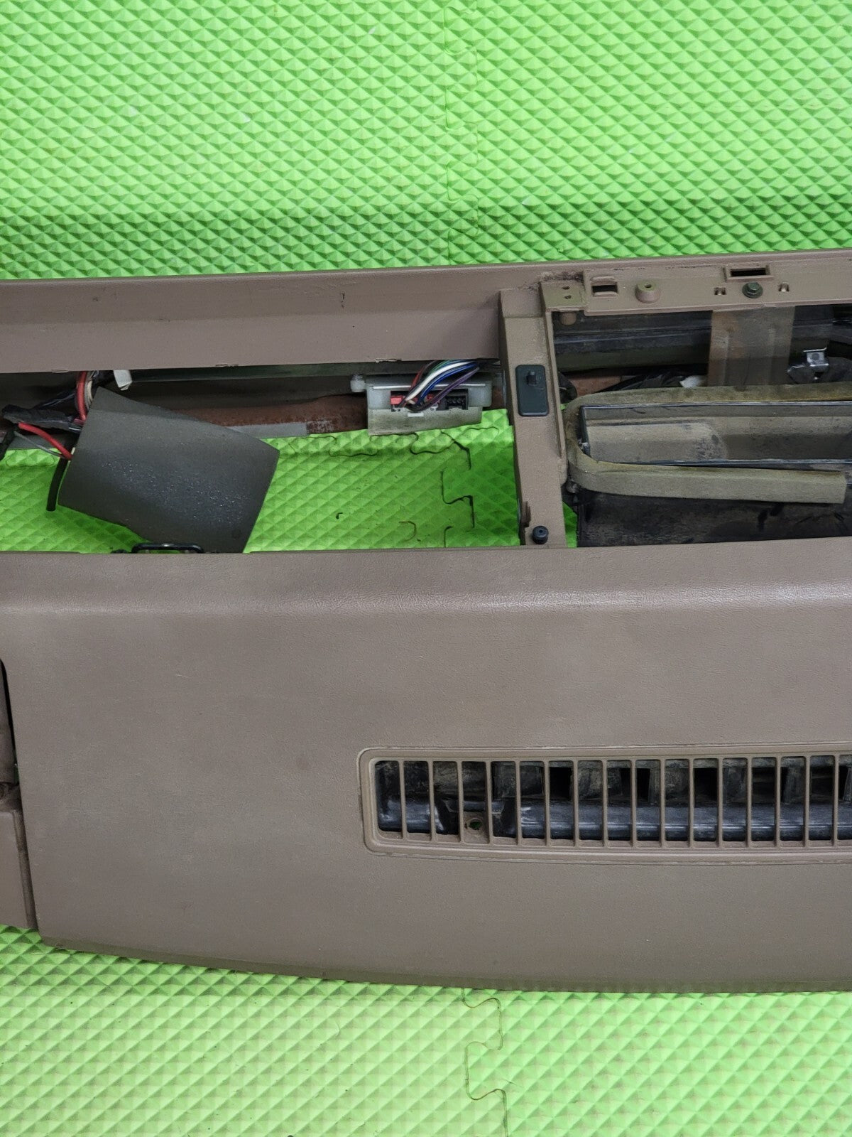🔥1988-1994 CHEVY GMC C/K SUBURBAN BLAZER Dashboard DASH CORE Mount TAN DB1