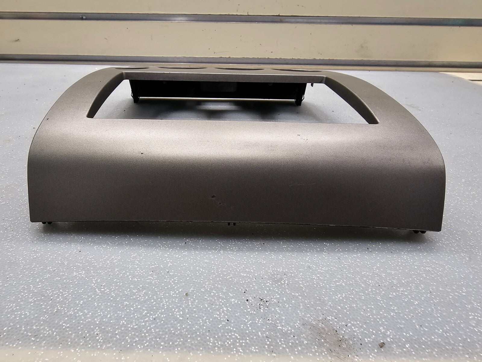 🔥04-07 NISSAN ARMADA STEREO RADIO DASH SURROUND PANEL TRIM BEZEL GREY