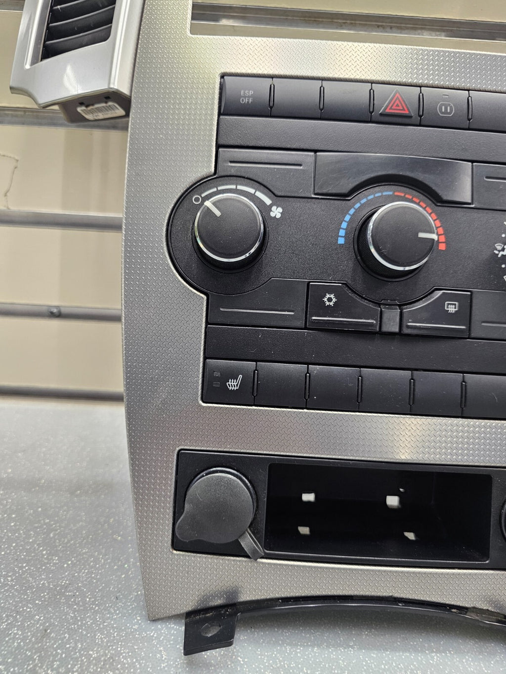 🔥08-10 Grand Cherokee Center Dash Radio Bezel Trim Panel Climate Control silver