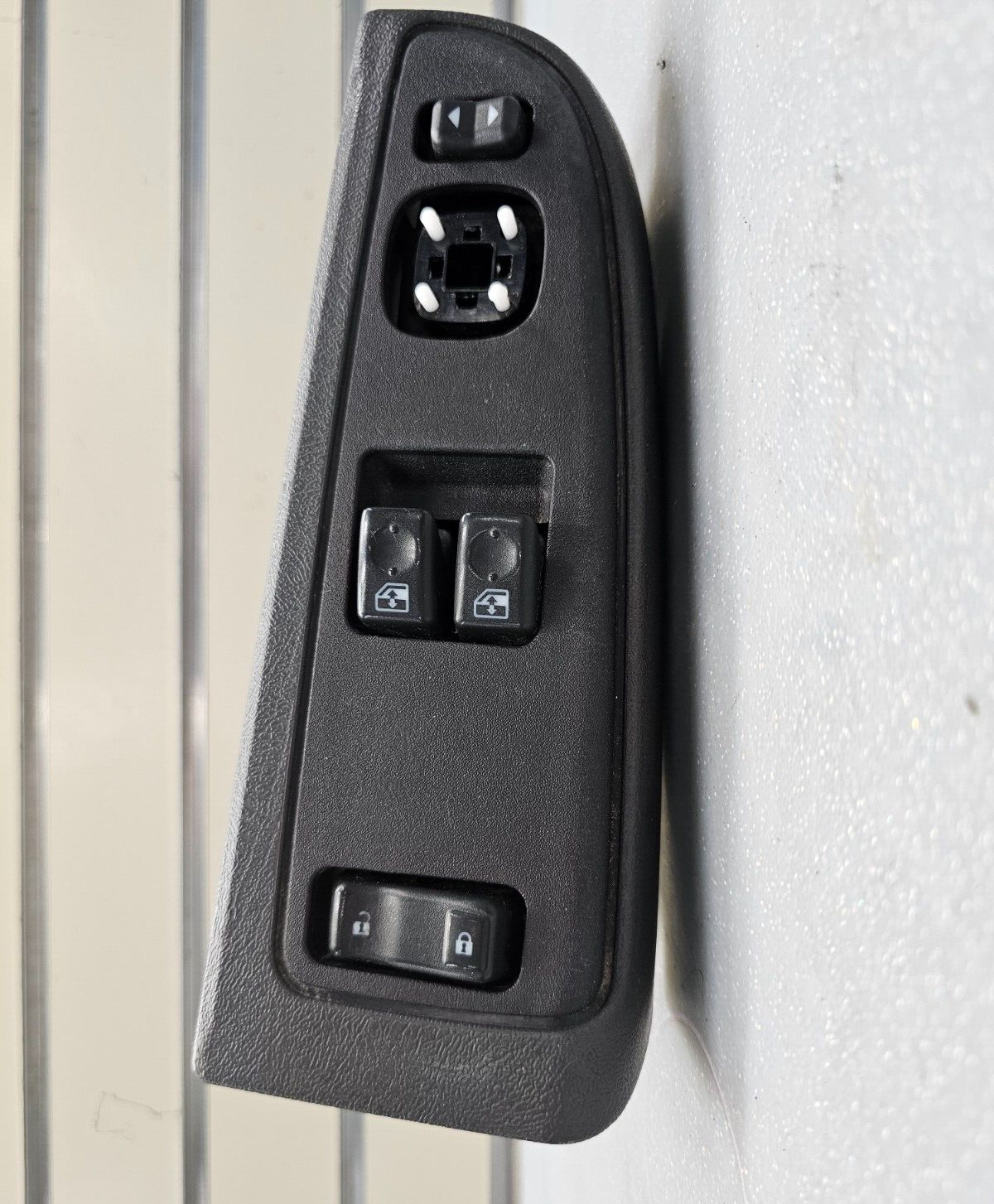 03-06 Silverado Sierra Power Left Driver Master Window Switch Assembly Black WS4