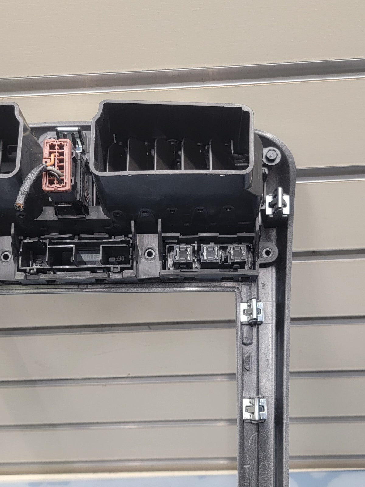 🔥07-09 Chevrolet Equinox Center Dash Radio Climate Bezel Surround Trim TAN