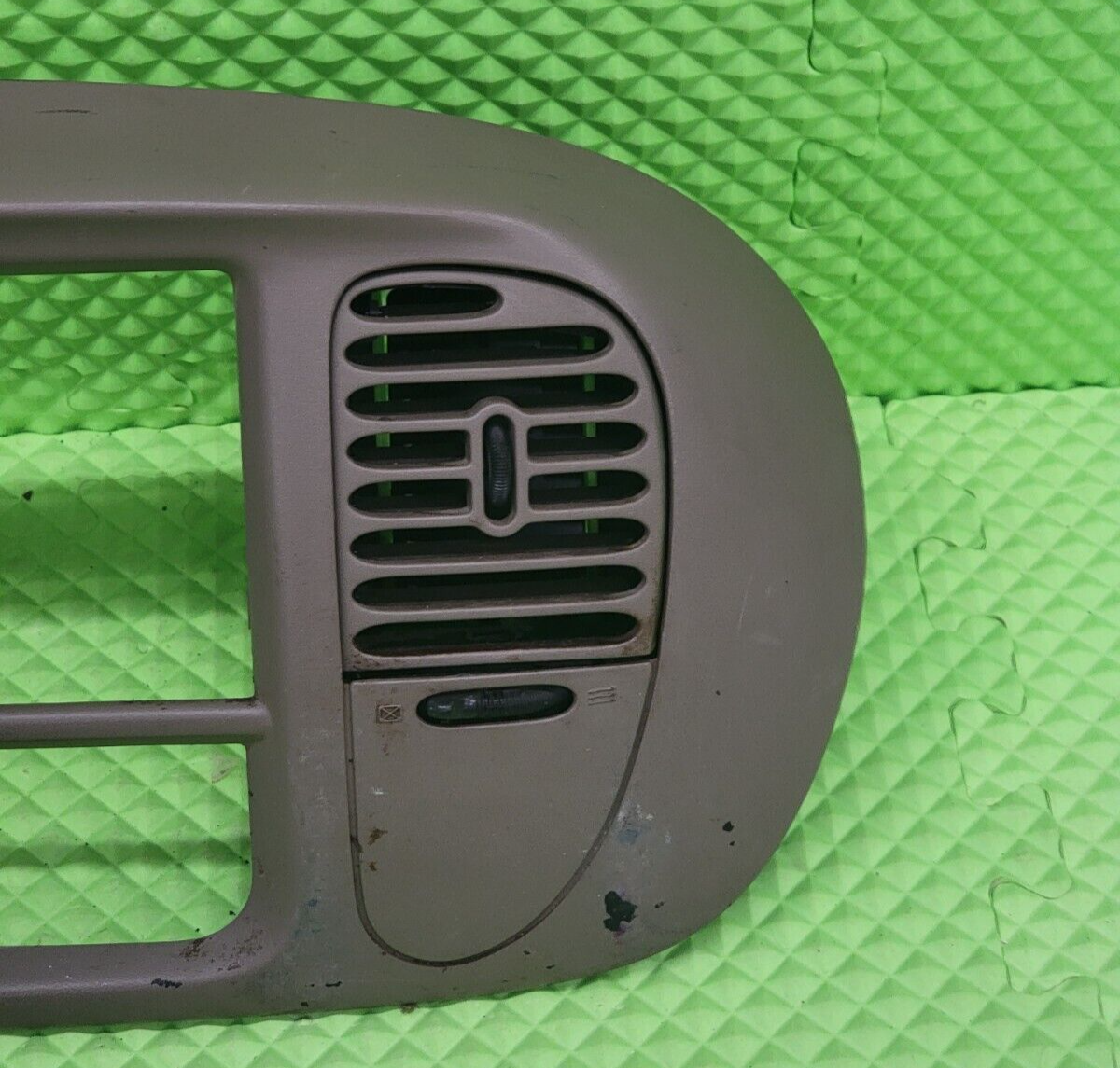 97-03 Ford F150 Center Dash Radio Climate BEZEL Panel A4WD 4H 4L Line LT Tan B1