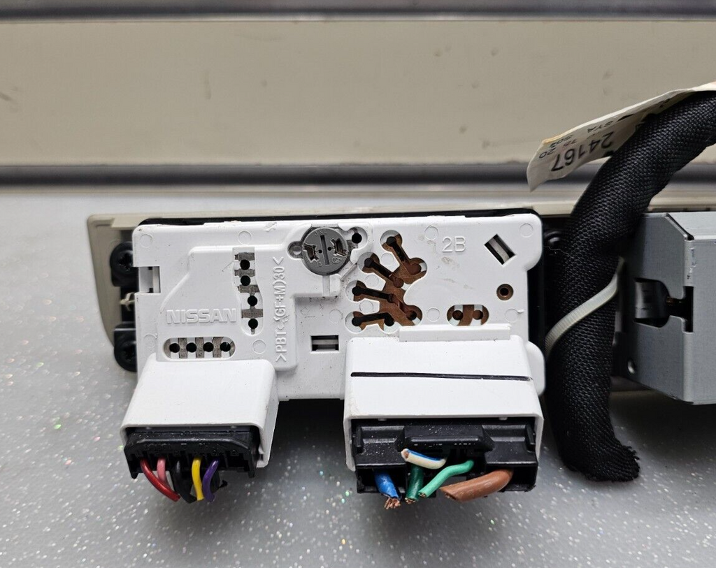 🔥2004 - 2007 INFINITI QX56 Rear Audio Radio Control Panel